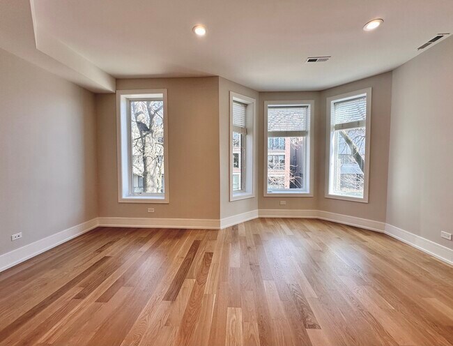 Building Photo - 930 N Wolcott Ave