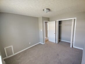 Building Photo - 16 Duiguid Dr