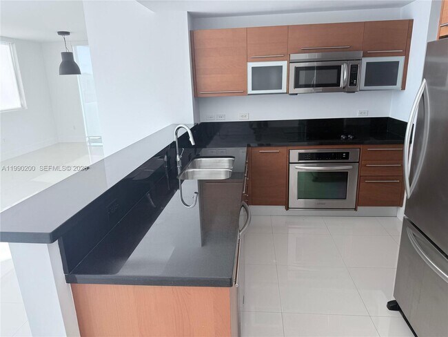 Foto del edificio - 244 Biscayne Blvd