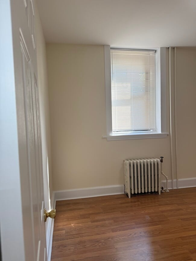 Building Photo - 270 Crescent Pl
