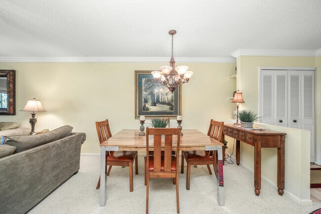 Foto del edificio - 3833 Edgewater Dr