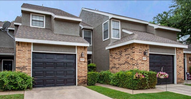 Interior Photo - Waterchase Gardens: Leasing Specials! Char...