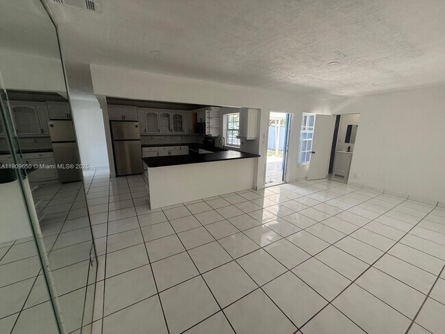 Foto del edificio - 6931 SW 24th Ct