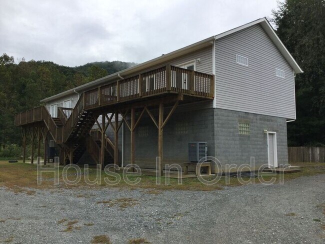Building Photo - 470 Dillingham Rd