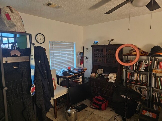 Foto del edificio - 2321 Eldridge Ave