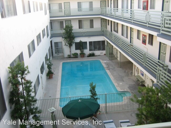 Building Photo - 8455 Lindley Ave
