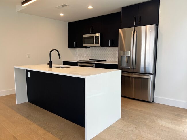Building Photo - 1501 N 31st St