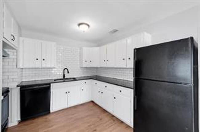 Building Photo - NEWLY RENOVATED 3 BEDROOM, 2 BATH HOME - S...