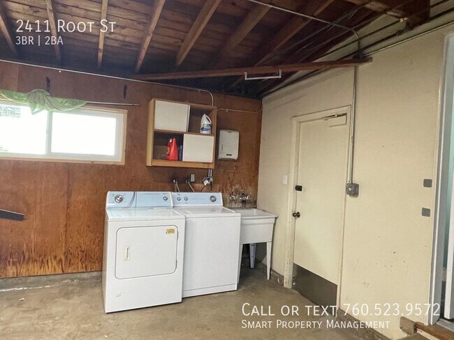 Building Photo - Single story 3 Bedroom 2 bathroom 2 car ga...