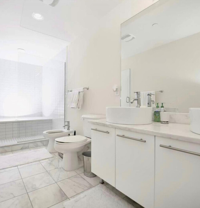 Building Photo - 888 Biscayne Blvd