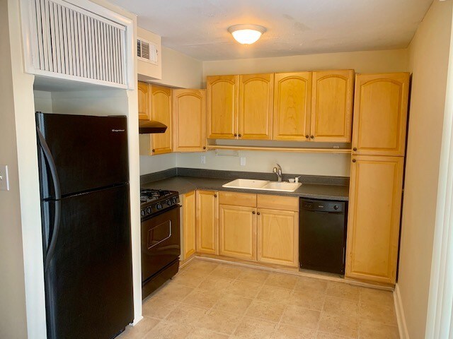 Primary Photo - 1365 Monroe Dr NE