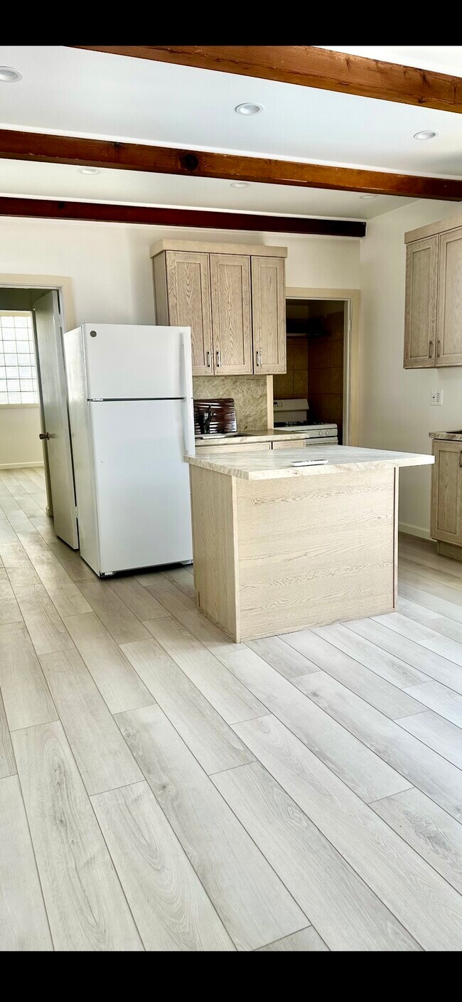 Foto del edificio - 1533 N Naomi St