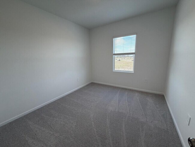 Foto del edificio - 5151 Loyalty Dr