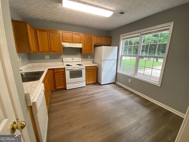 Foto del edificio - 4611 Logan Way