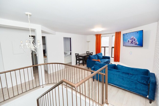 Building Photo - 1711 R. Saint-Denis