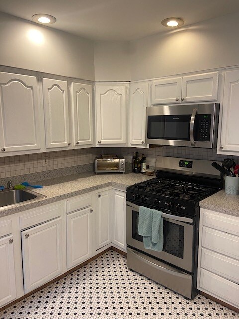 Kitchen - 1931 Montrose St