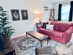 Building Photo - 810 S Baltimore St