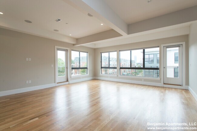 Building Photo - 339 D St