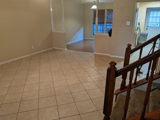 Foto del edificio - 17303 Saturn Ln