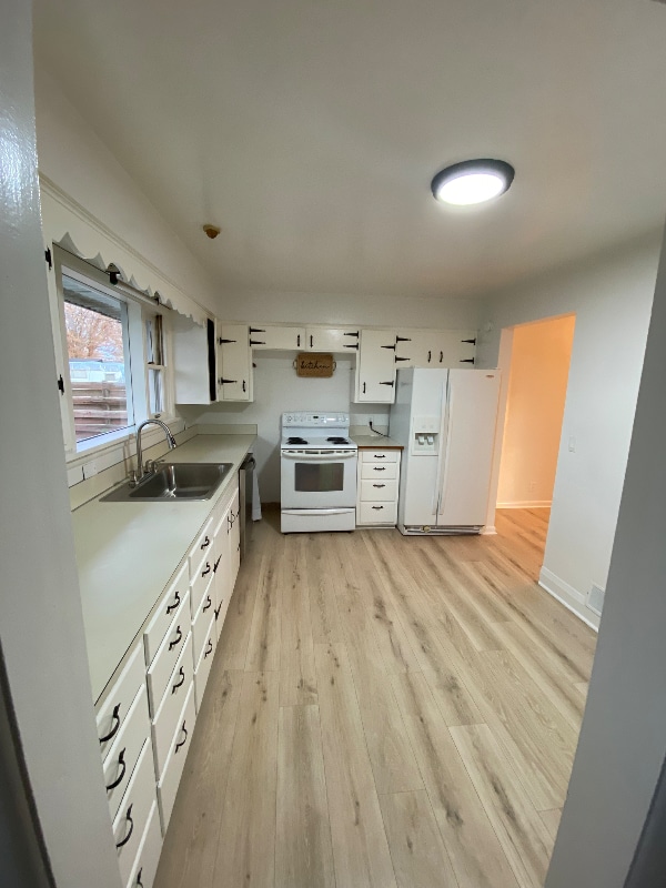 Building Photo - 535 SE Scenic View Dr