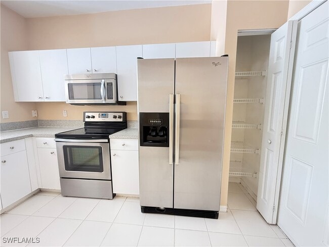 Foto del edificio - 3650 Pine Oak Cir