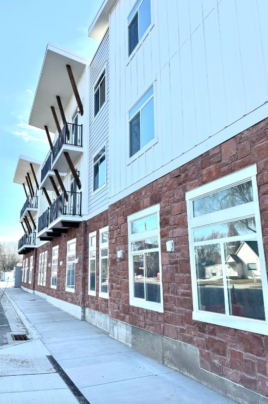 Building Photo - 98 E Center St