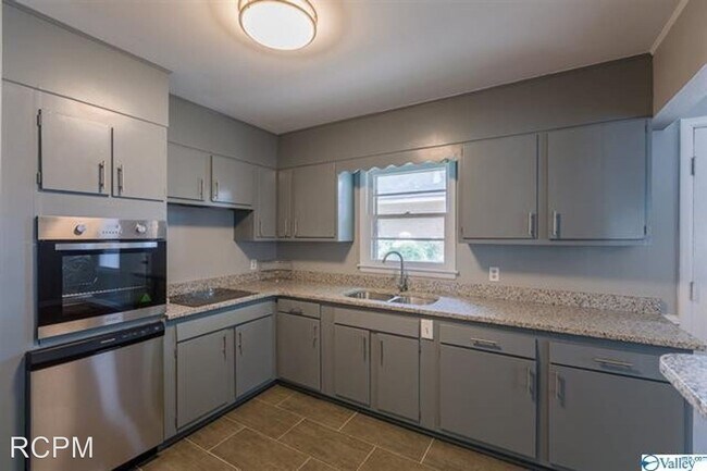Building Photo - 2 br, 1 bath House - 212 White Street