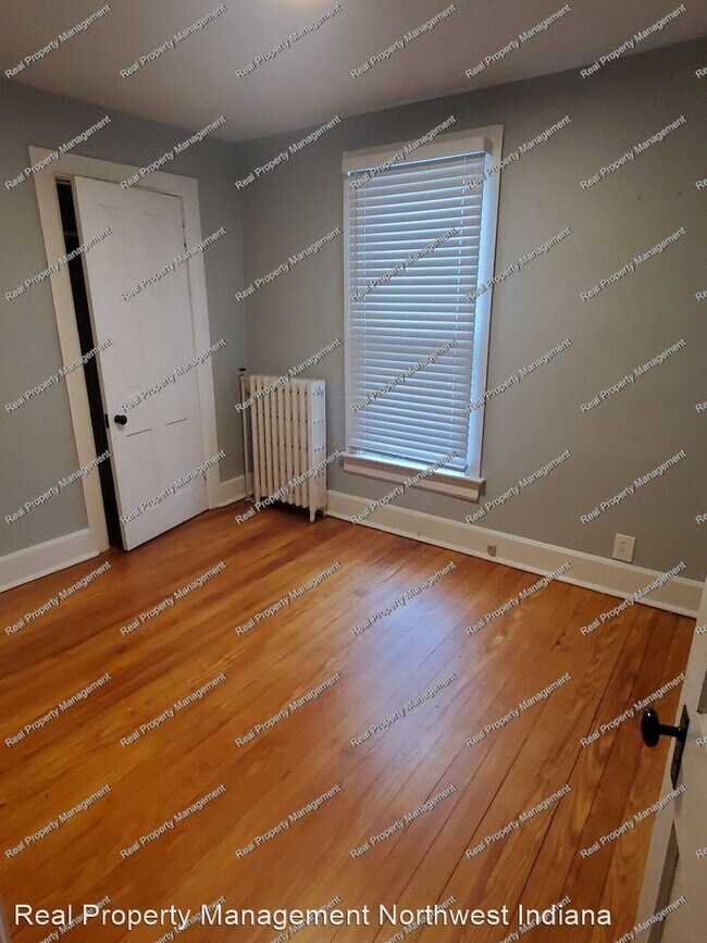 Building Photo - 5 br, 1.5 bath House - 158 N. Ridge St.