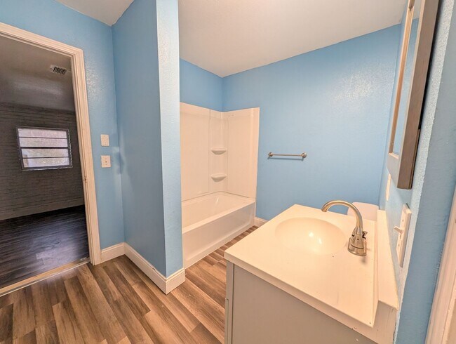 Foto del edificio - Available Now in Hooks Texas