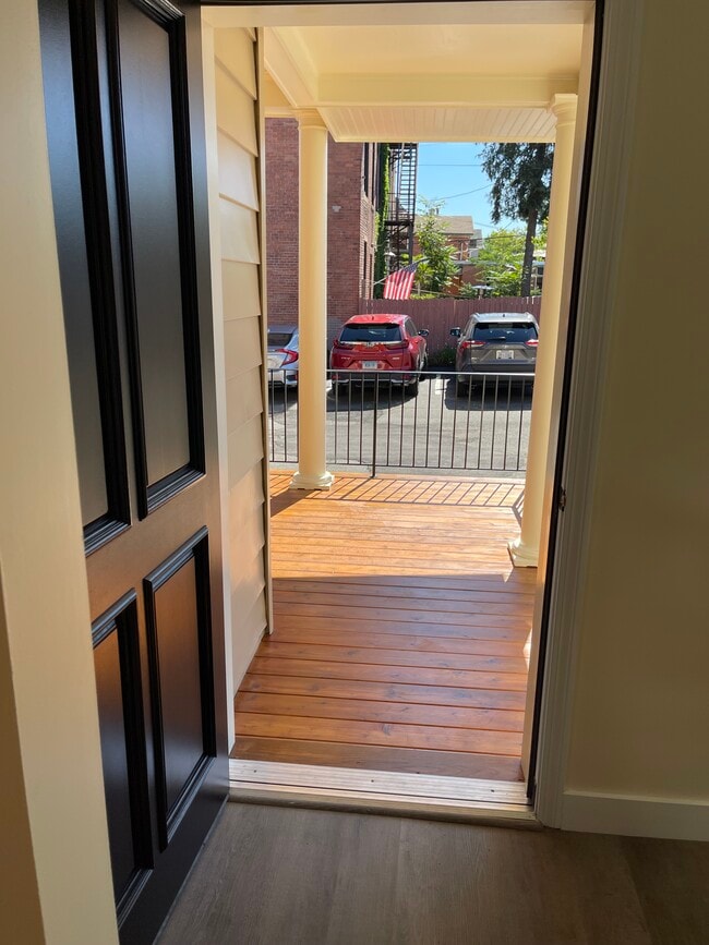 Front door - 528 Chapel St