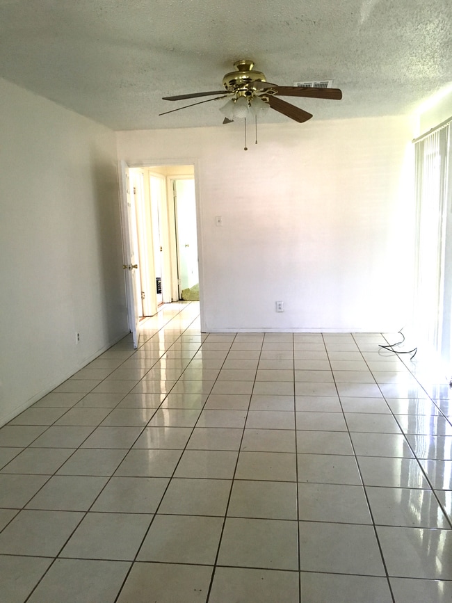 Building Photo - 145 S Dexter Dr