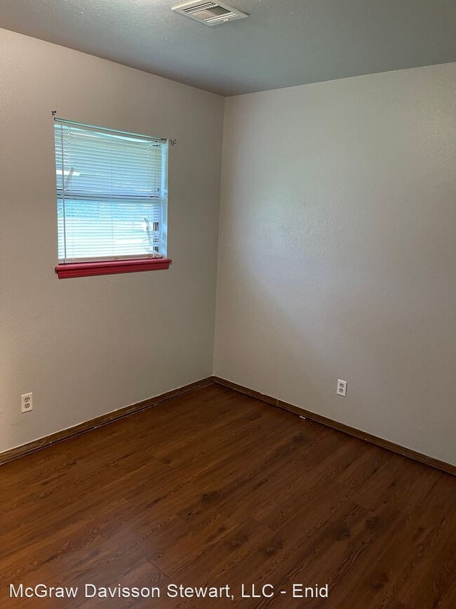 Building Photo - 2 br, 1 bath House - 2502 E Cedar Ave