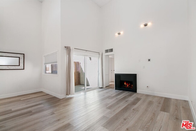 Building Photo - 1339 N Columbus Ave