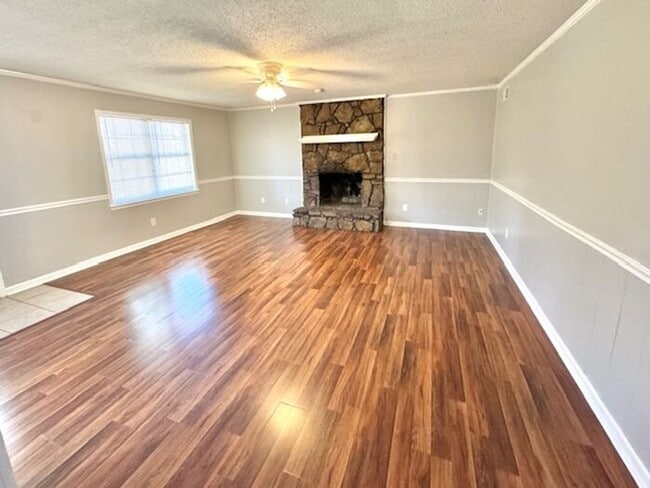 Building Photo - Now Leasing a 3-bedroom 2 bath home in Bartlett! Available Now! Great Schools,