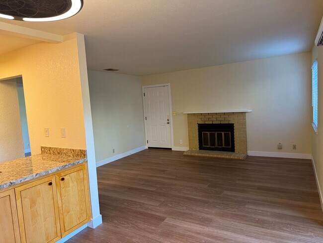 Foto del edificio - Remodeled Condo