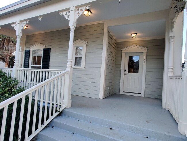 Building Photo - 207 Norfolk Place