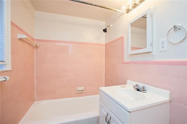 Building Photo - 1086 Briarcliff Rd NE