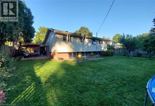 Building Photo - 350 Oakwood Dr