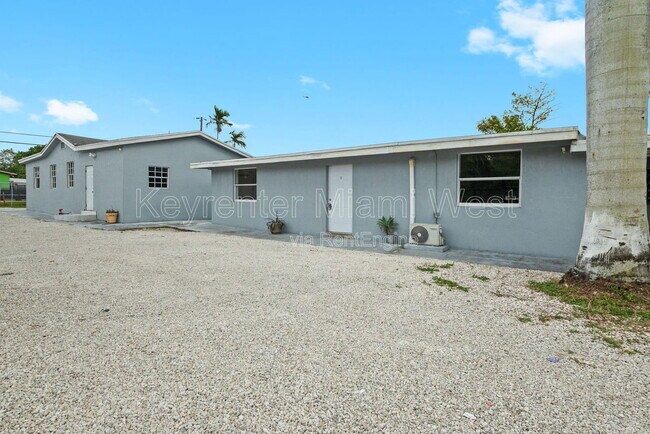 Foto del edificio - 10990 NW 18th Ave
