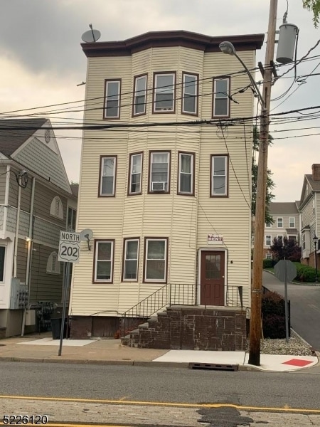 Building Photo - 6 MacCulloch Ave