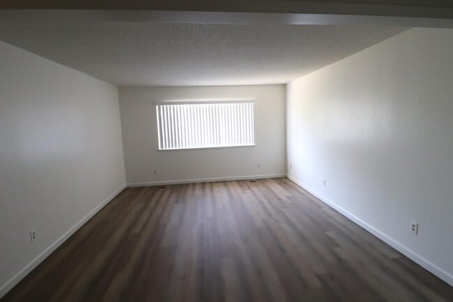 Building Photo - 6347 N Laureen Ave