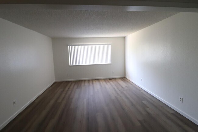 Foto del edificio - 6347 N Laureen Ave