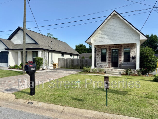 Building Photo - 1205 E Scott St