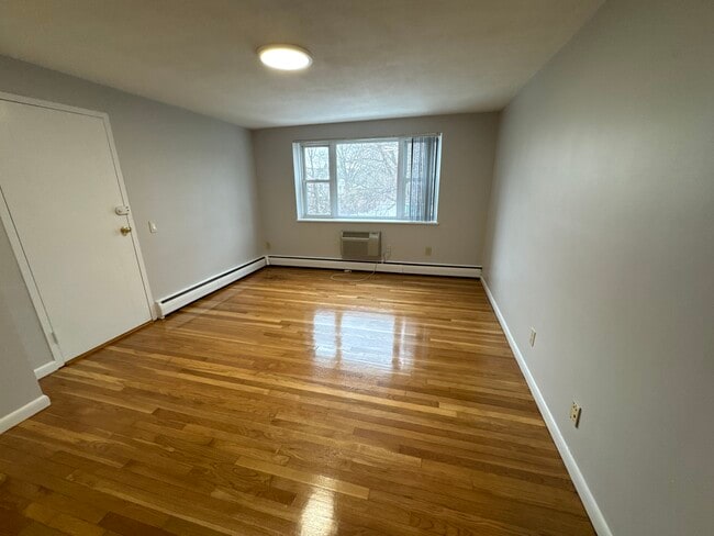 Building Photo - 90 Babcock St