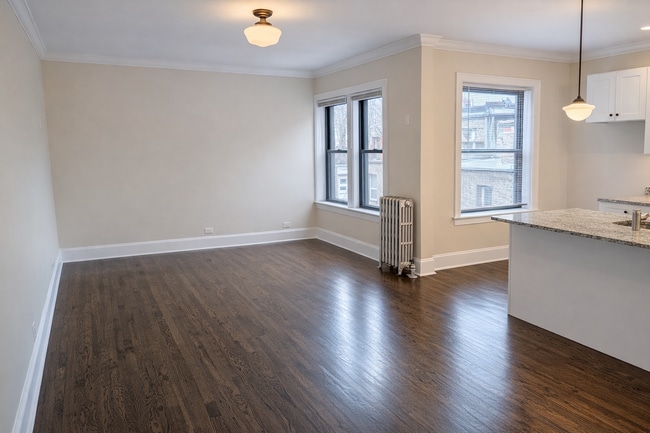 Building Photo - 1360 E 52nd St
