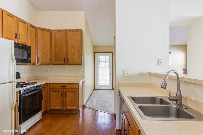 Building Photo - 2418 Oneida Ln
