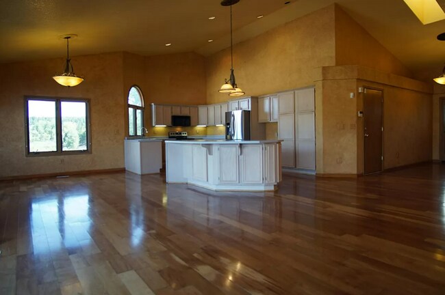 Photo - Beautiful Ranch on Lake in Monument, Short... House