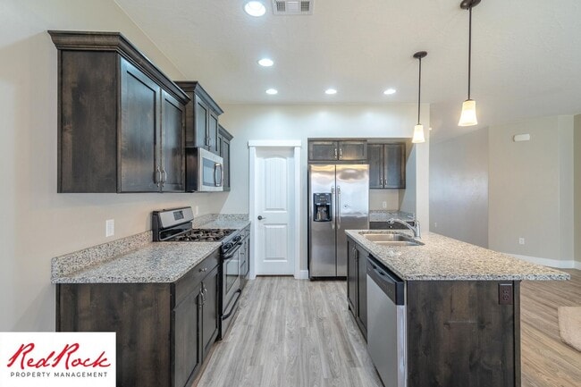 Foto del edificio - 4 Bedroom Spacious St. George Home with Large Backyard