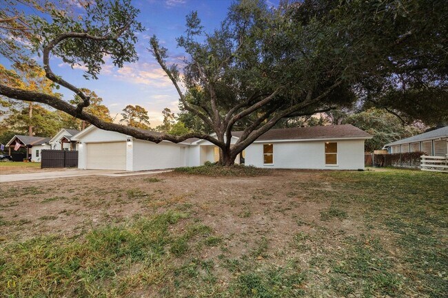 Foto del edificio - 5411 Logston Ln