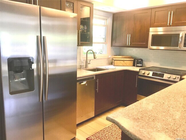 Building Photo - 7 Skyview Pl